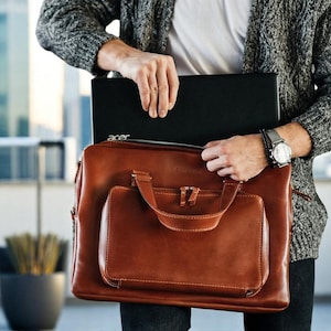 Maletín de cuero para hombre y mujer: bandolera marrón hecha a mano, cartera para portátil color coñac, bolso bandolera para viaje, trabajo y oficina, regalo personalizado.