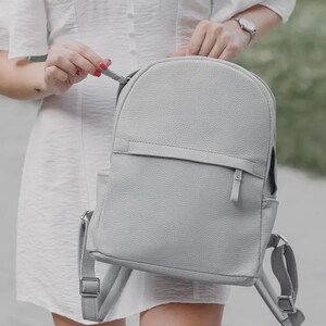 Sac à dos en cuir pour femme - petit sac à dos convertible gris, sac blanc pour ordinateur portable, cartable fait main, travail, école, sac à main de voyage, cadeau pour elle