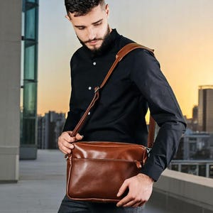 Leder Umhängetasche für Herren - Braune handgemachte Crossbody Aktentasche, Laptop Umhängetasche, Schulter Arbeitstasche, Leder personalisiertes Geschenk für ihn