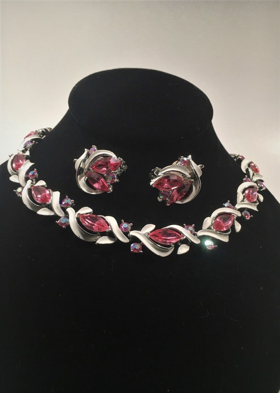 Lisner Vintage Necklace and Earring Set