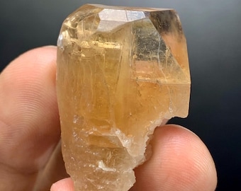 パキスタン・スカルドゥ産、水晶上のトパーズ結晶、原石トパーズ標本