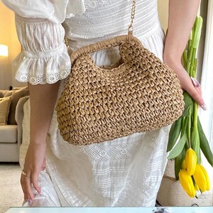 LEFTSIDE Gewebte Kette Strohtasche - Damen Sommer 2025 Trend Umhängetasche Strand Crossbody Geldbörse, Stilvolle Handtasche für Damen