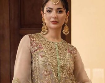 Vestido de fiesta pakistaní de organza bordada: pantalón de seda Shamos, dupatta con bordado Adda.