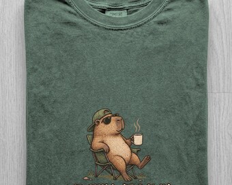 Koszulka Comfort Colors We Chill At Dawn, Zabawny T-shirt z Kapibarą, Uroczy T-shirt z Kapibarą, Prezent z kawowym zwierzęciem, Koszulka z relaksującym memem w stylu vintage