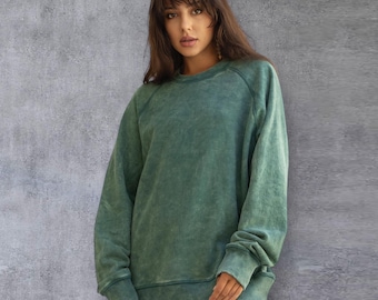 Stonewashed Cotton Fleece Sweatshirt with Rib details: Relaxed Unisex Jumper Pullover