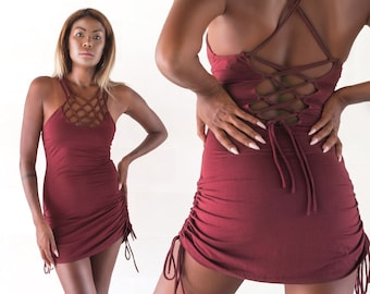 Robe d'été courte | Décolleté en macramé | Robe de soirée Ibiza | Minirobe bohème gitane | Robe moulante gothique, sorcière | OFFRANDES