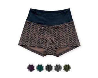 Organic Cotton Yoga Shorts: High Waist Chevron Print Festival Wear