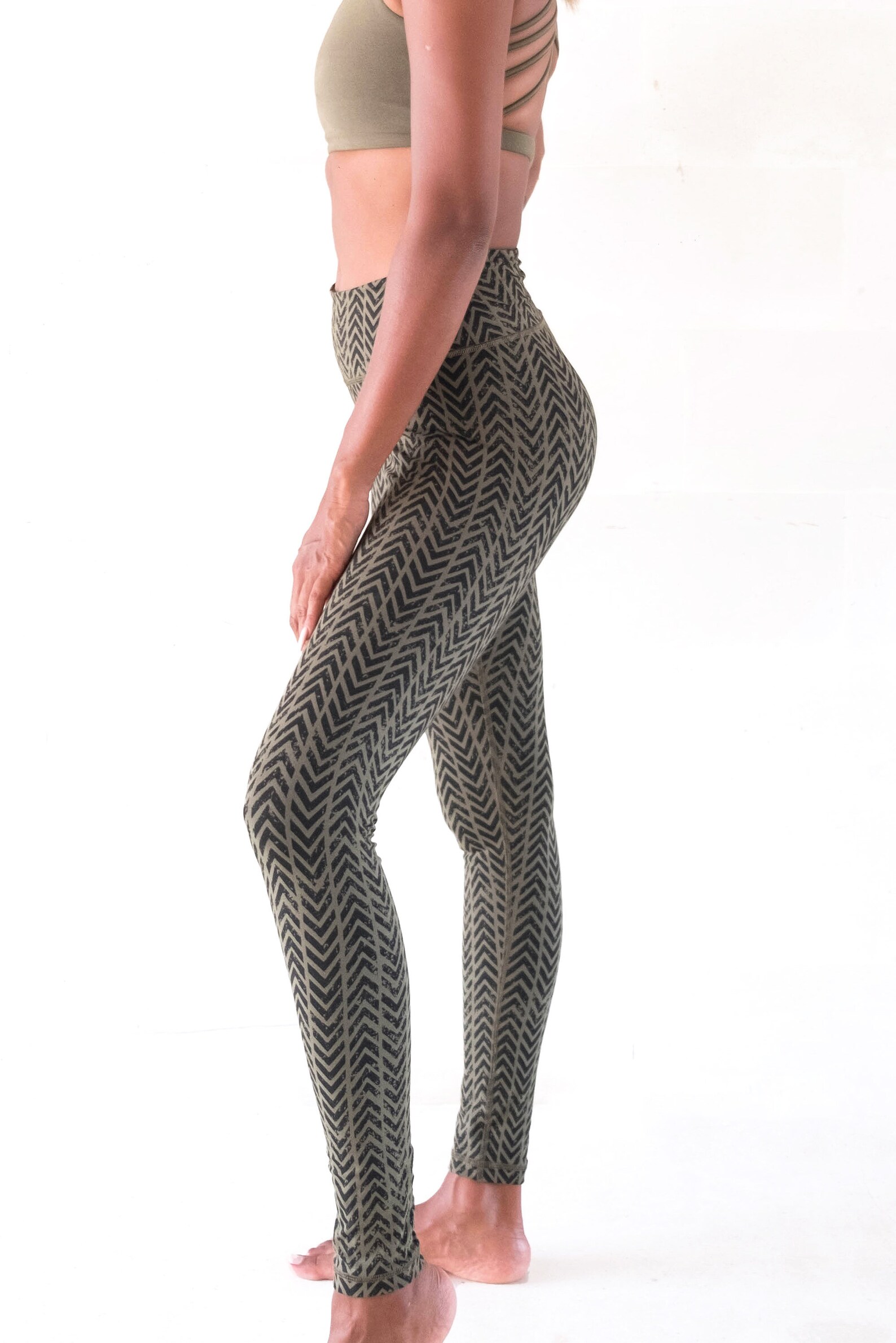 green yoga pants outfits for women over 50