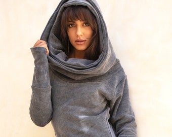 Kuscheliger Fleece-Hoodie: Damen mit doppelter Kapuze und Wasserfallausschnitt, Daumenlöcher