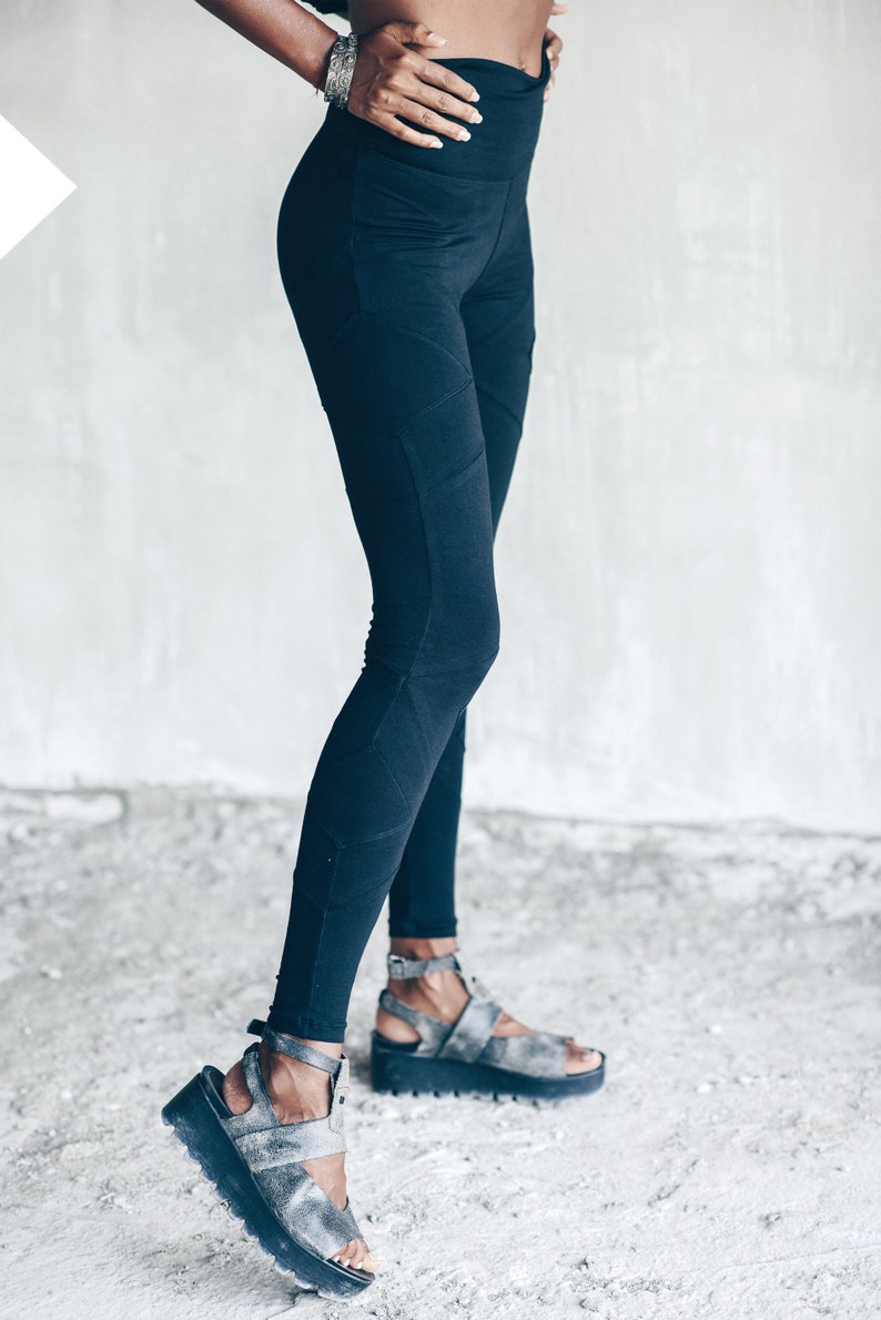 Leggings épais et extensibles pour yogi urbain Coton biologique Confortable comme une seconde peau Legging de yoga bohème tendance OFFRANDES Noir