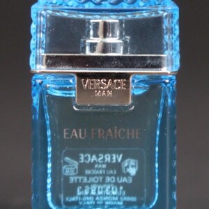 Puede incluir: Un juego de tres tazas de cer&aacute;mica con un acabado moteado y mate. Las tazas son de color crema, gris claro y gris oscuro. Cada taza tiene un dise&ntilde;o simple y minimalista y un asa redondeada.