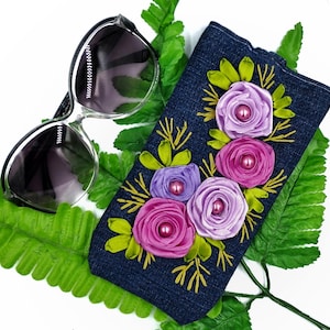 Estojo de óculos de sol jeans com bordado de flores Estojo de óculos feito à mão com detalhes em fita bordada à mão Bolsa exclusiva de jeans com bordado de fita