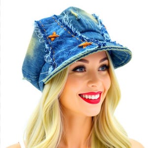 Bonnet gavroche en denim upcyclé avec effet patchwork 23", Bonnet en jean effiloché upcyclé Chapeau béret bohème tendance 58 cm, chapeau en jean recyclé vintage