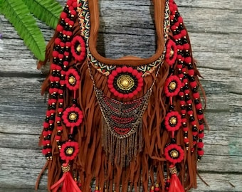 Bolso bohemio con flecos: ante sintético, colgante étnico con cuentas