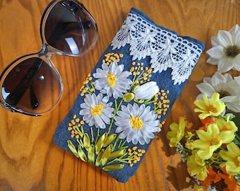 Handmade Denim Sunglasses Case: Embroidered Daisy Floral Pouch