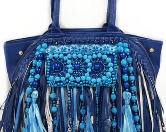 Bolso bohemio hippie con flecos y borlas