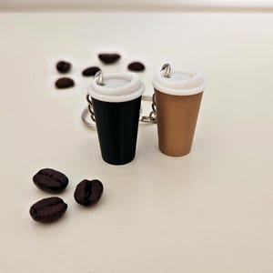 Llavero de taza de café para amantes del café, llavero para mochila, regalos para él, regalo para ella, barista, llavero, taza de café negro, taza de café latte