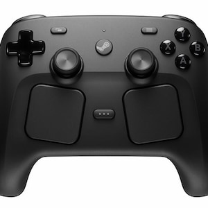 Op de afbeelding: Een matzwarte draadloze gamecontroller met een centrale Steam-logoknop, twee analoge sticks, een richtingspad, vier actieknoppen gelabeld A, B, X en Y, twee grote vierkante touchpads en een kleine menuknop met drie stippen.