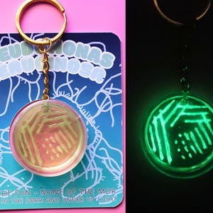 Bacteria Keychain Glow in the Dark, Petri Dish Keychain, Cute Microbiology Gift for Lab Tech and PhD Students