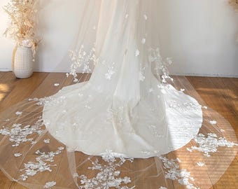 Véu com apliques florais | Véu com apliques florais | Véu longo com flores | Véu catedral | Véu longo com uma única camada | Véu de tule transparente