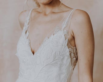 Moderne trouwjurk | Satijnen trouwjurk | Trouwjurk met blote schouders | Trouwjurk korset | Mouwloze satijnen trouwjurk