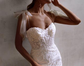 Moderne trouwjurk | Satijnen trouwjurk | Trouwjurk met blote schouders | Trouwjurk korset | Mouwloze satijnen trouwjurk