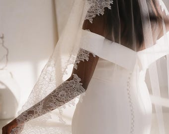 Véu de renda chantilly | Véu com detalhes em renda | Véu de renda floral | Véu longo de renda | Véu com comprimento catedral | Véu com comprimento até os ombros | Véu de uma camada