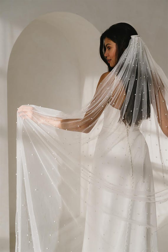Elegant White Pearl-Embellished Veil Bridal Pearl Veils - The Perfect Finishing Touch for Your  main image 2