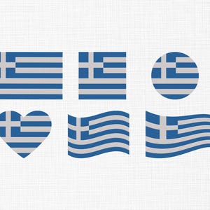 Puede incluir: Seis diseños de banderas griegas en varias formas. Las banderas son azules y blancas, con una cruz blanca en la esquina superior izquierda y rayas azules y blancas alternas. Las formas incluyen un rectángulo, un cuadrado, un círculo, un corazón y dos banderas onduladas.
