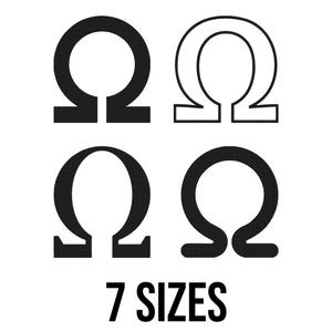 Puede incluir: Cuatro símbolos Omega negros en diferentes estilos se muestran sobre un fondo blanco. El texto "7 SIZES" está impreso en negro en la parte inferior de la imagen. Los símbolos son variaciones de la letra griega Omega.