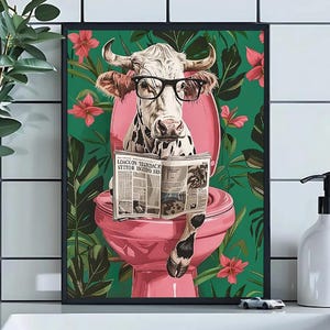 Quirky Cow Bathroom Art Print – Funny Cow on Toilet with Newspaper, Retro Pink Bathroom Wall Decor – Digital Download