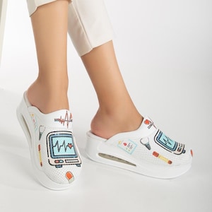 2025 Summer Women&#39;s Orthopedic Nurse Clogs Comfortable Non-Slip Ideal for Hospital Doctor Slipper
