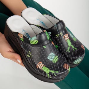 2025 Summer Women&#39;s Orthopedic Nurse Clogs Comfortable Non-Slip Ideal for Hospital Doctor Slipper