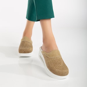 2025 Summer Women&#39;s Orthopedic Nurse Clogs Comfortable Non-Slip Ideal for Hospital Doctor Slipper