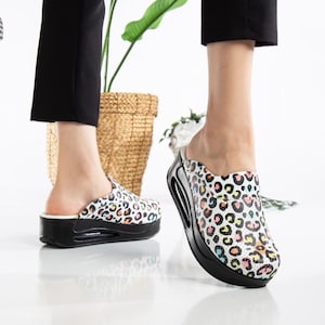 2025 Summer Women&#39;s Orthopedic Nurse Clogs Comfortable Non-Slip Ideal for Hospital Doctor Slipper