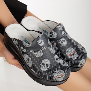 2025 Summer Women&#39;s Orthopedic Nurse Clogs Comfortable Non-Slip Ideal for Hospital Doctor Slipper