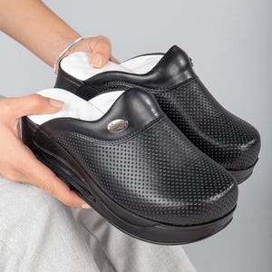 2025 Summer Women&#39;s Orthopedic Nurse Clogs Comfortable Non-Slip Ideal for Hospital Doctor Slipper
