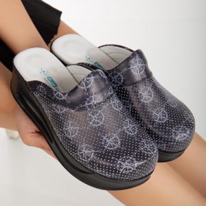 2025 Summer Women&#39;s Orthopedic Nurse Clogs Comfortable Non-Slip Ideal for Hospital Doctor Slipper