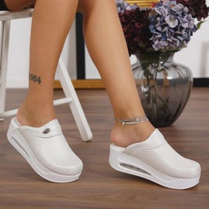 2025 Summer Women&#39;s Orthopedic Nurse Clogs Comfortable Non-Slip Ideal for Hospital Doctor Slipper