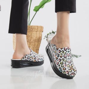 2025 Summer Women&#39;s Orthopedic Nurse Clogs Comfortable Non-Slip Ideal for Hospital Doctor Slipper