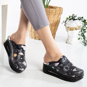 2025 Summer Women&#39;s Orthopedic Nurse Clogs Comfortable Non-Slip Ideal for Hospital Doctor Slipper