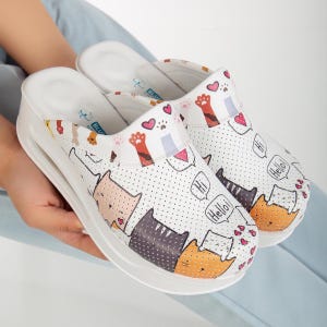 2025 Summer Women&#39;s Orthopedic Nurse Clogs Comfortable Non-Slip Ideal for Hospital Doctor Slipper