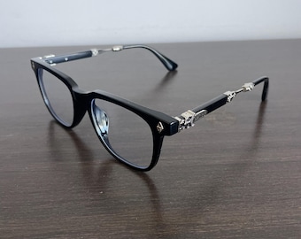 Designer gotico vintage, accessori CH in argento, occhiali da vista Bluelight di design cromati, montatura con croce e fiore, stile punk Y2K