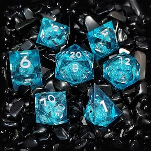 Blue Galaxy Liquid Core Würfelset für Dungeons und Dragons, Rollenspiele, DND Würfelset, Sharp Edge Würfel