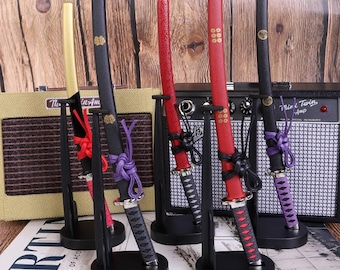 Abrecartas Nikken en miniatura con katana samurái y funda