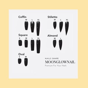 Pode incluir: Um guia de formatos de unhas com silhuetas de unhas posti&ccedil;as pretas rotuladas como Coffin, Stiletto, Square, Almond e Oval em v&aacute;rios tamanhos de S a XL. O texto diz NAILS SHAPE MOONGLOWNAIL Premium For Your Nails em um fundo branco.