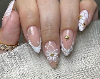 Starfish Charm Press On Nails: White Marble, 3D Flowers