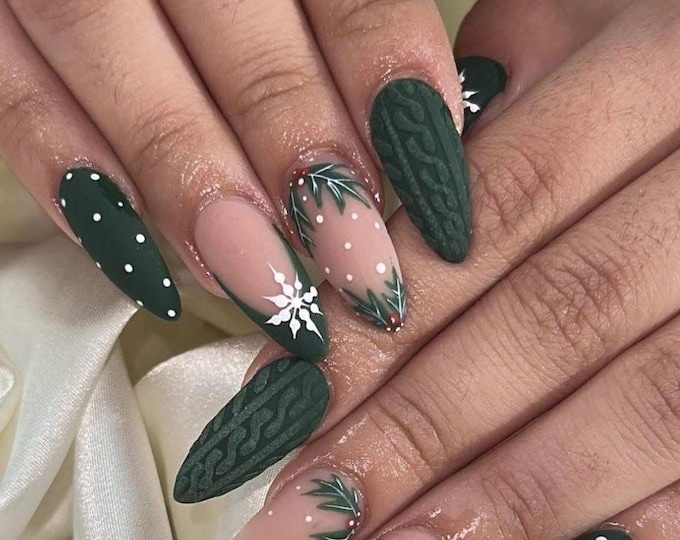 Dark Green Christmas Press On Nails – Sweater Knit Snowflake Almond