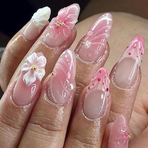 Rosa Mandel Drücken Sie auf die Nägel: 3D Floral French Tip, handgefertigtes wiederverwendbares Acryl