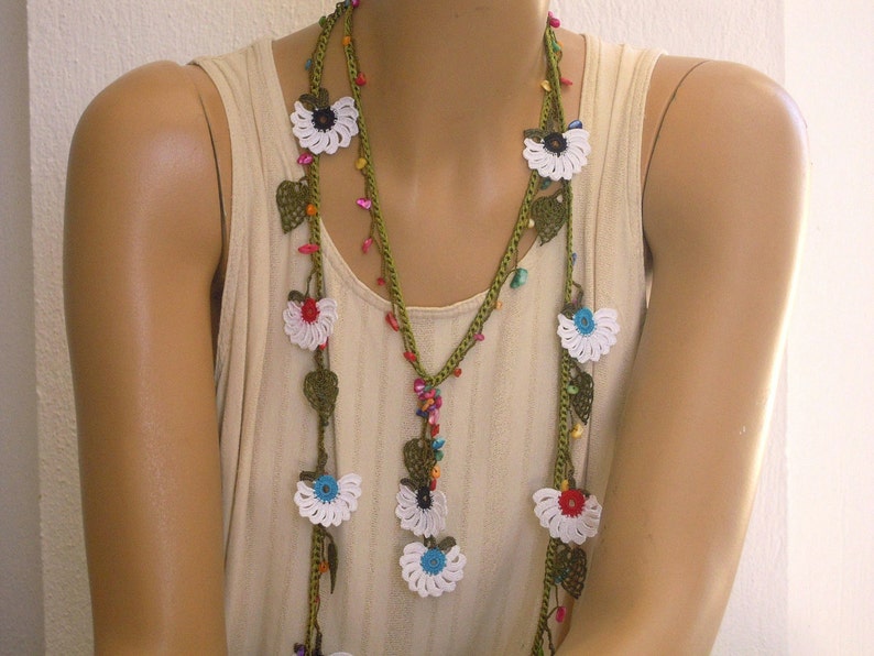 Crochet Flower Necklace Green Leaf White Flower Lariat Etsy